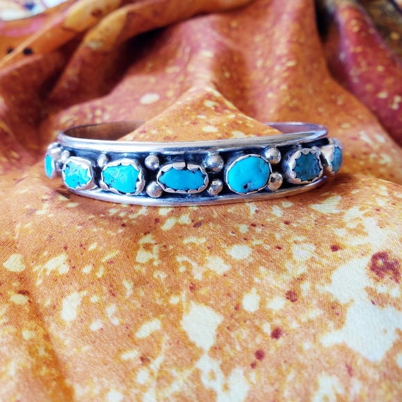 Navajo Sterling Turquoise Vintage Cuff - Picture 4 of 7